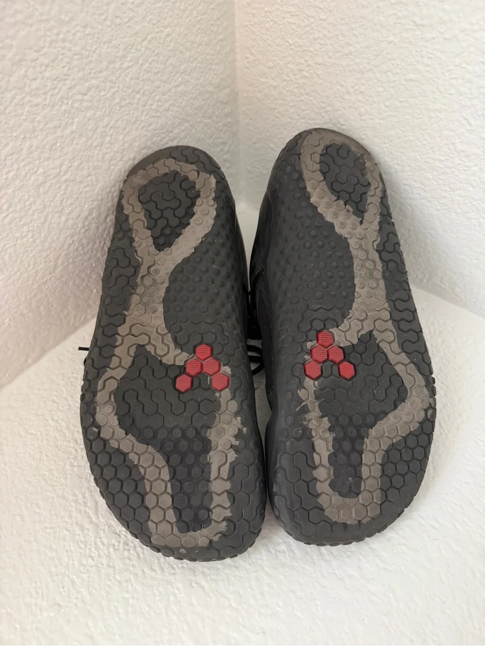 Vivobarefoot Motus Strength – Black